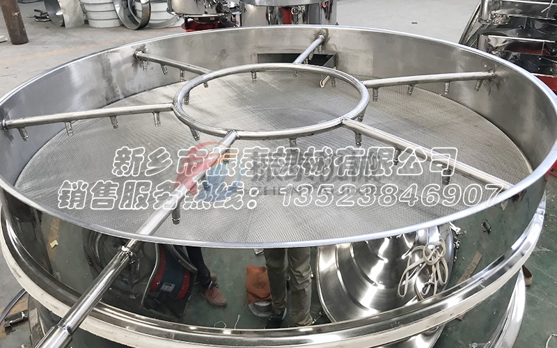 喷水式振动筛：集水洗除杂分级湿法筛分为一体的振动筛分设备您见过吗？